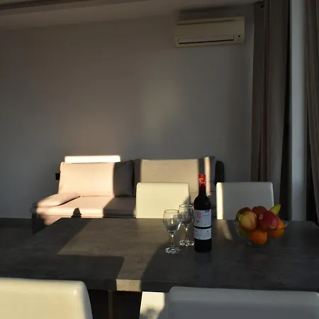 Toni Apartment